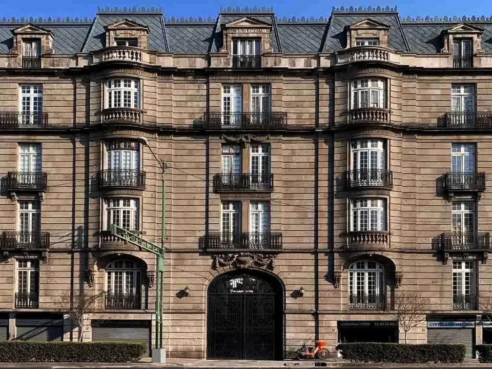 Vizcaya Building in Bucareli