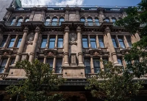 Front façade of a large hotel in Mexico City