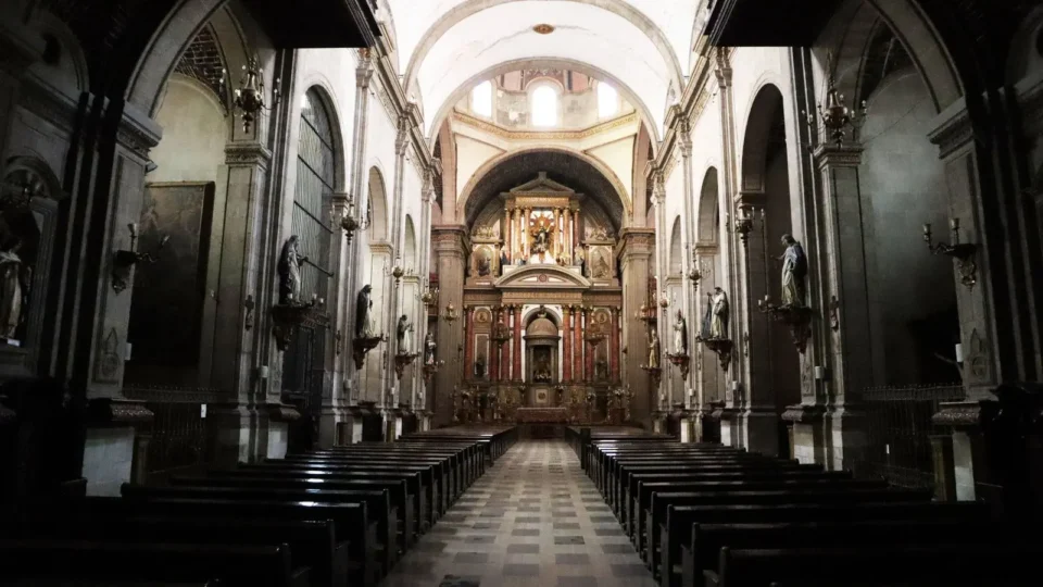 Front interior of Santo Domingo
