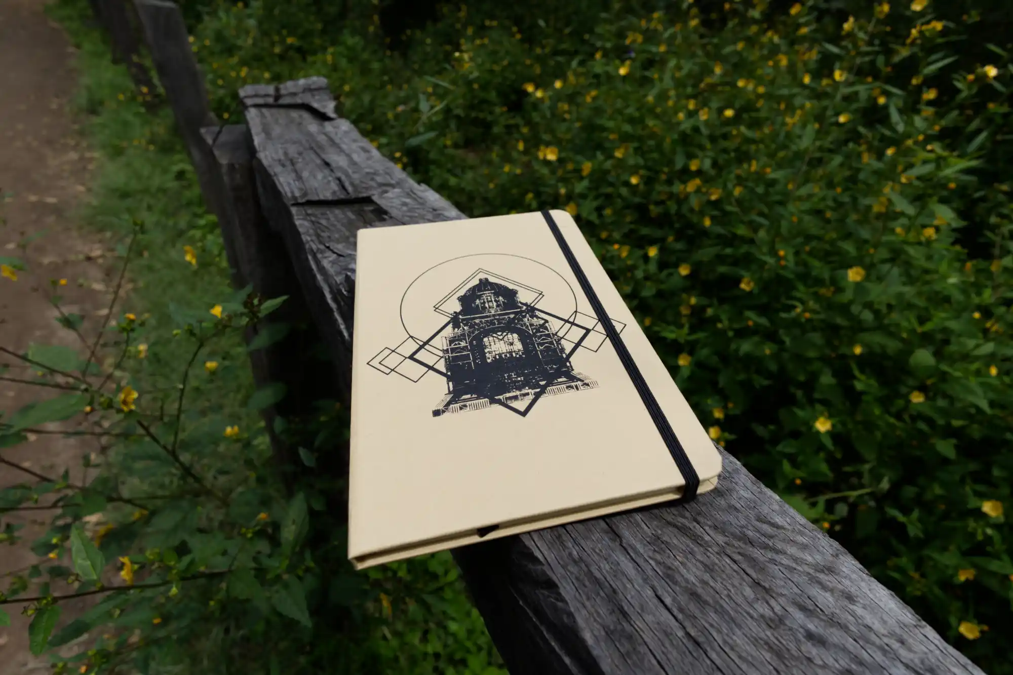 Foto de Libreta Arena de Mazunte con diseño inspirado en el Monumento a la Revolución 04