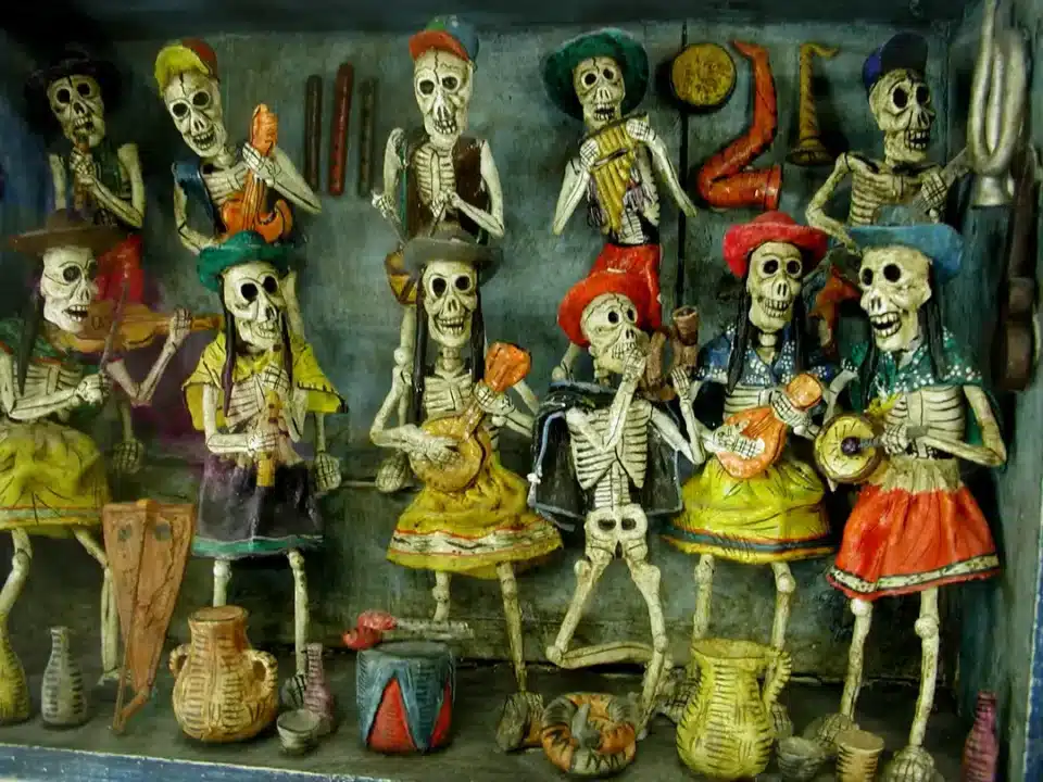 Detalle del anverso de una mesa ofrenda del Día de Muertos. Fotografía: Smithsonian Institution, 2010. Licencia: CC BY-SA 2.0.