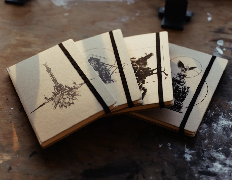 Cuadernos de pasta dura, elaboradas artesanalmente en un taller, diseño inspirado en la historia de México