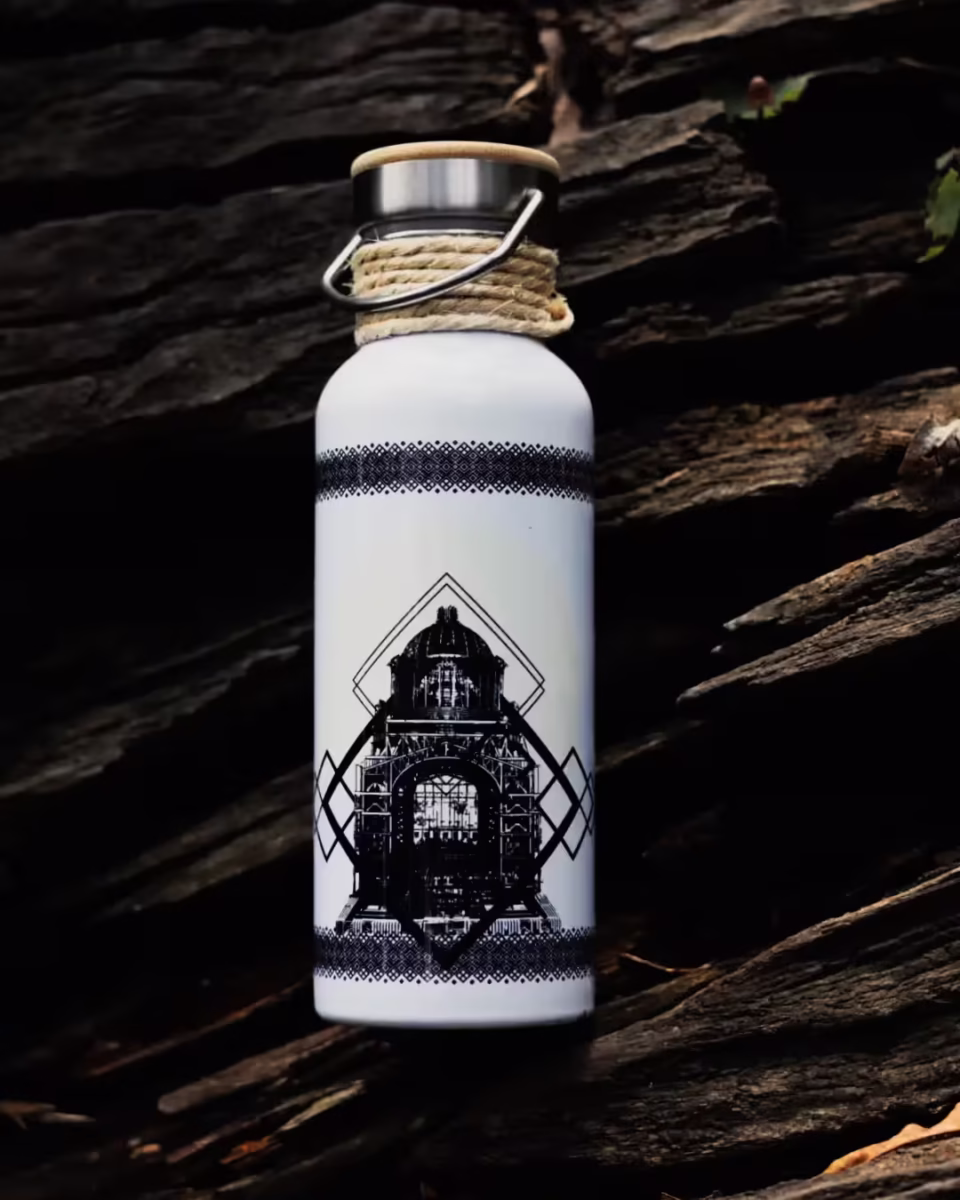 Water Bottle: Monument to the Revolution